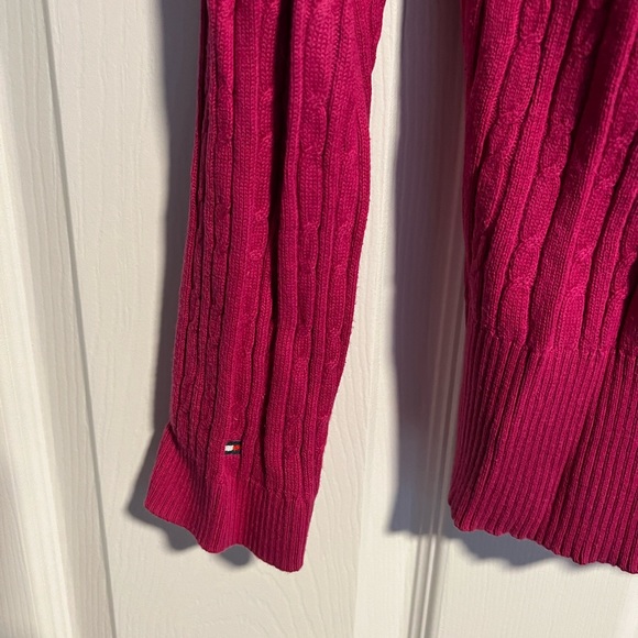 Tommy Hilfiger magenta v-neck sweater. Size Large. - Picture 7 of 9